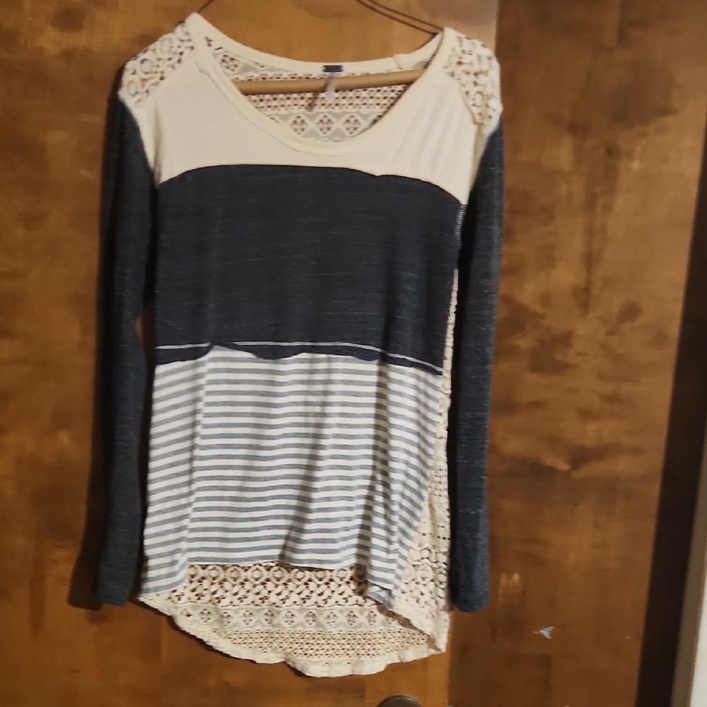 Crochet-Trim Long Sleeve Colorblock Top - Cream and Navy
